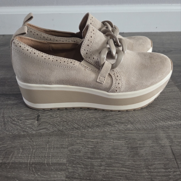 Mad Love taupe slip on platform loafers size 7.5 NWOT - Picture 4 of 7